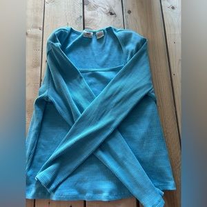 xl Levi’s crop long sleeve